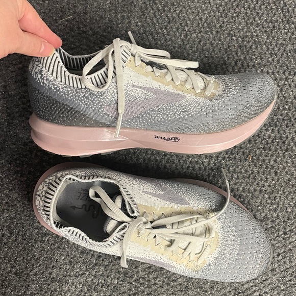 Brooks Womens Levitate running shoes pink gray size 8 athletic comfy athleisure - Picture 3 of 5